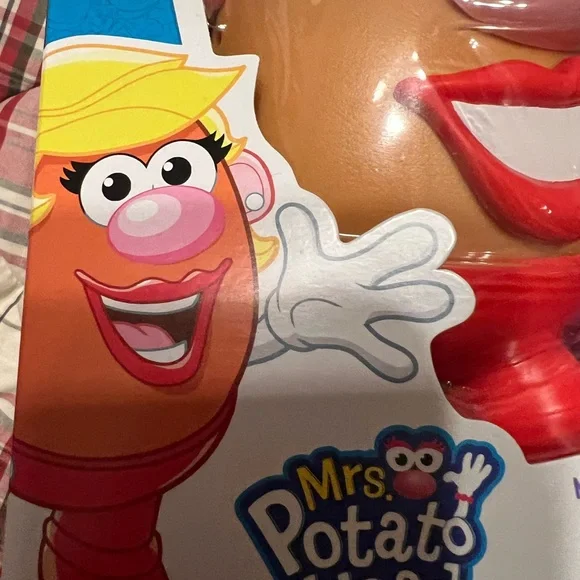 NWT-Playskool-Original Mrs Potato Head Toy